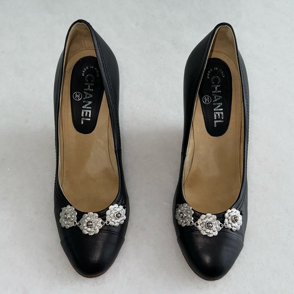 CHANEL (size 39 1/2) black leather/cork wedge shoes with silver carnelians